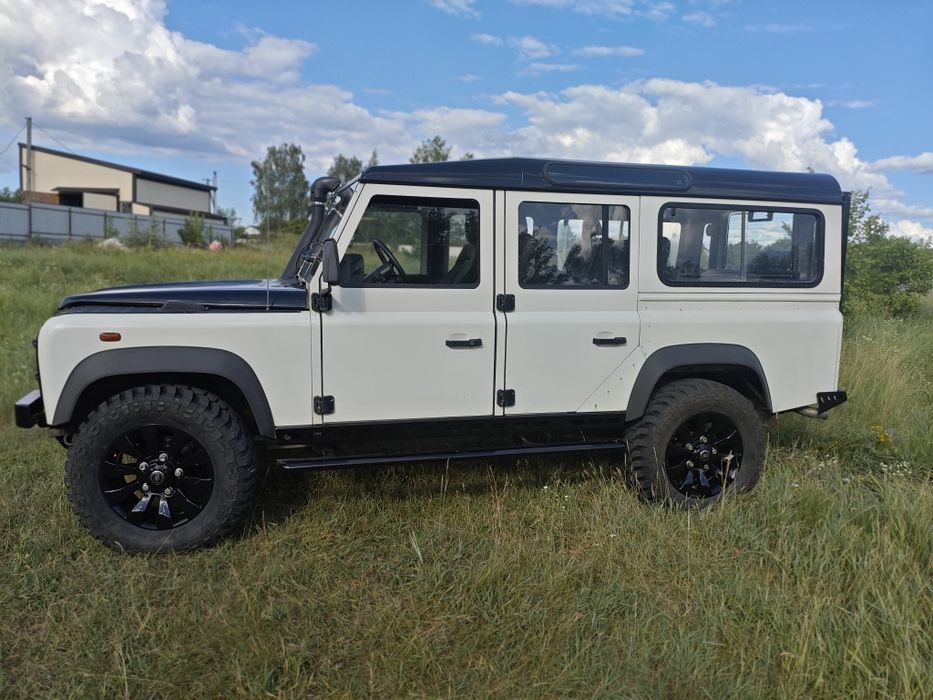 Land rover defender td5 2005 рік 9 місць