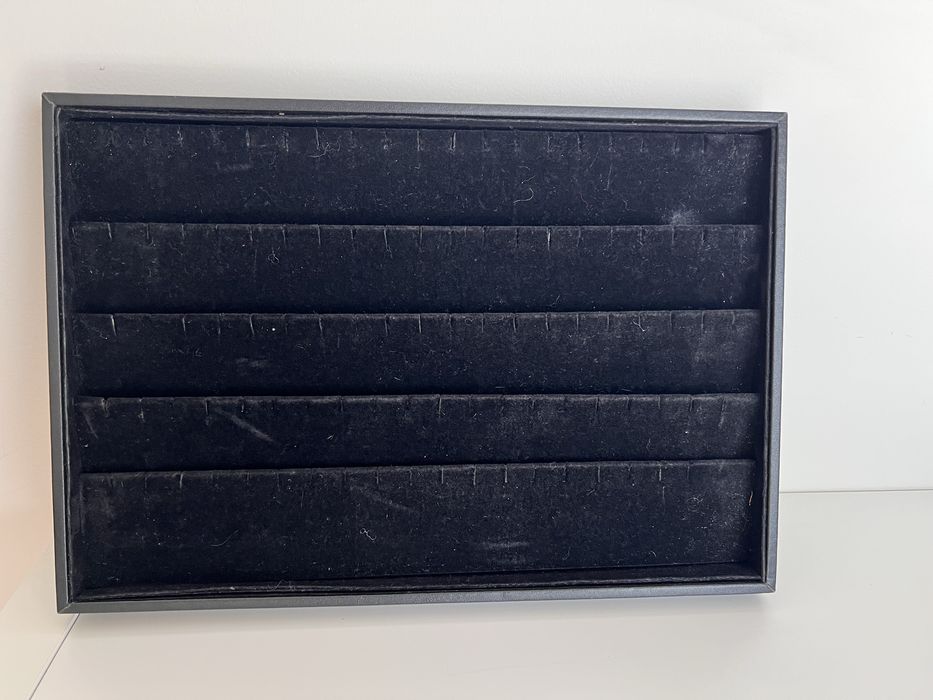 expositores e acessórios essenciais para joias