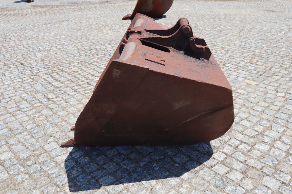 Balde trapezoidal 1510 × 370 mm 15–24 t Morin M6