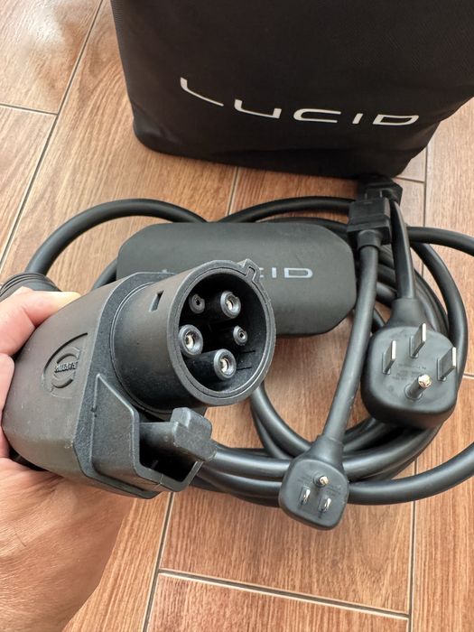 Зарядний пристрій для електромобіля Lucid (оригінал)