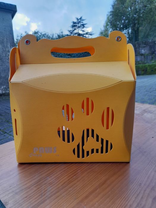 Transportadora pequena para animais