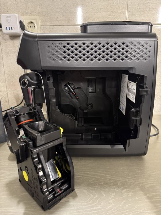 Кофемашина Philips Latte Go EP3246 2021 року