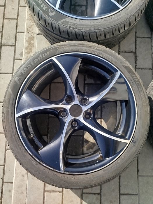 Sprzedam felgi aluminiowe z oponami.