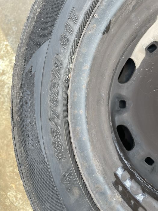 Зимова резина 165/70 R14 з дисками 5-100