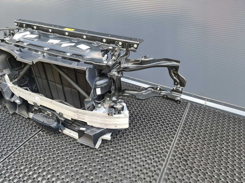 BMW XM G09 Передня панель телевізор радіатори