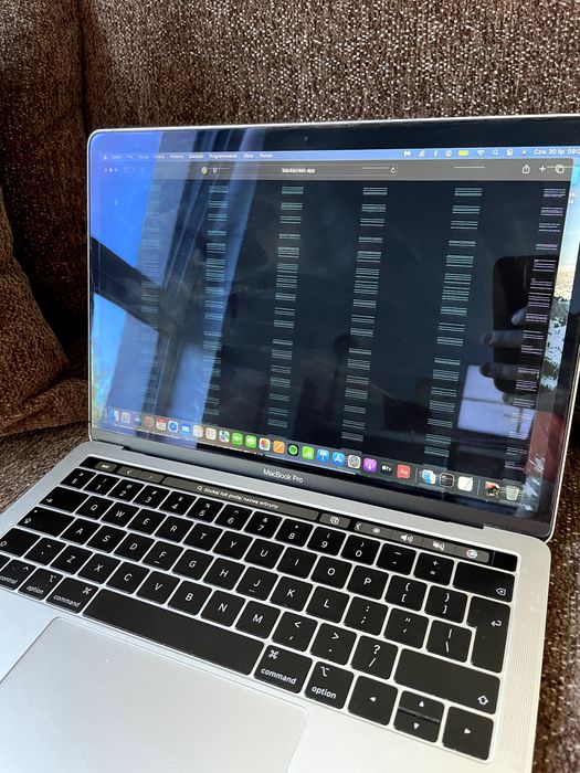 MacBook Pro A2159 8GB RAM 256GB Intel Core i5 uszkodzona matryca