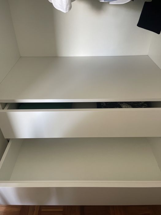 Armário de grandes dimensoes, feito á medida manualmente