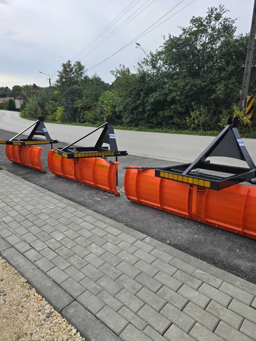 Pług śnieżny z obracaną wieżyczką c330