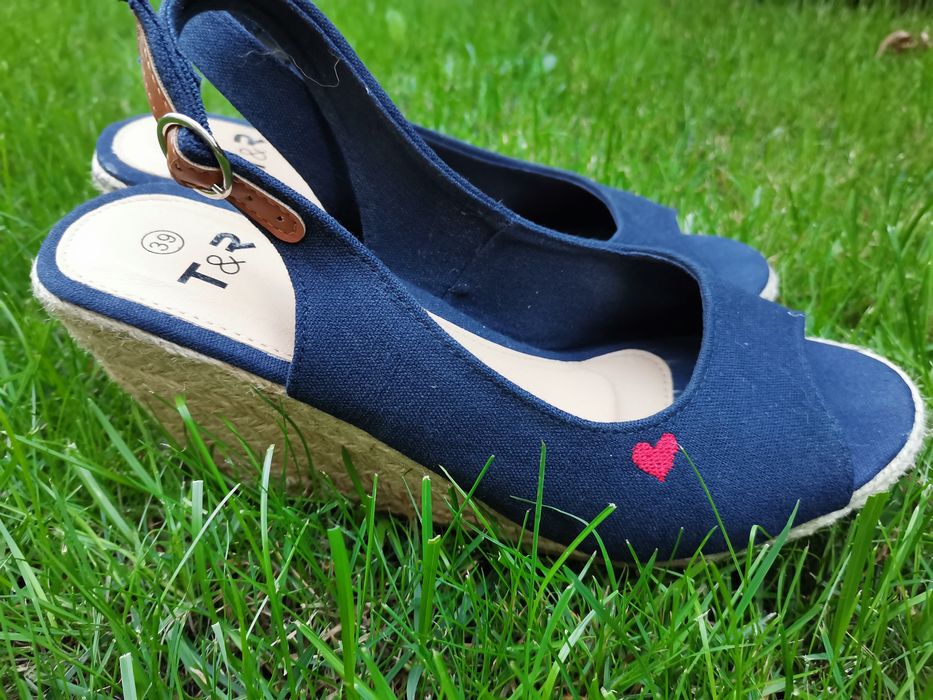 Buty sandały na koturnie