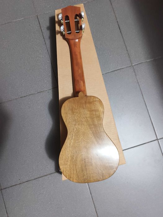 Cavaquinho português 4 cordas elétrico