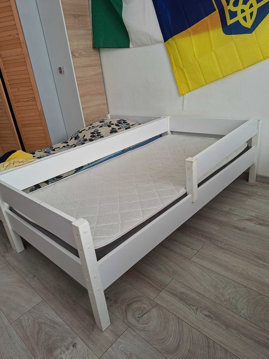 Продам 2 ліжка б/у