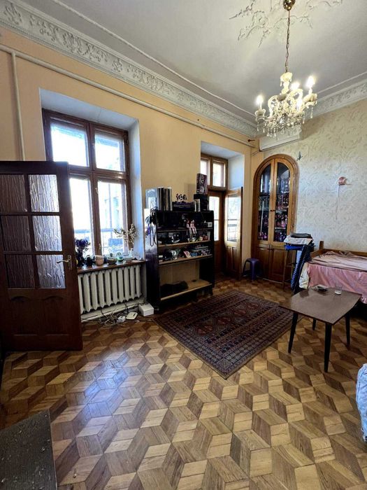 4-кімнатна квартира в історичному центрі міста на вул. Пастера