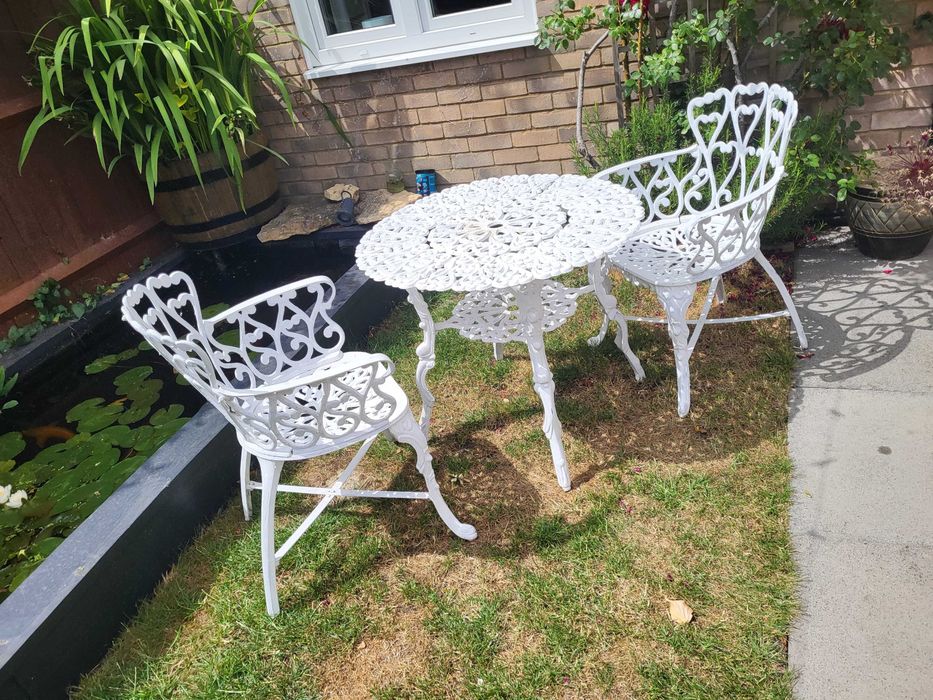 Wyjątkowy zestaw aluminiowych mebli ogrodowych. Styl francuski dworek