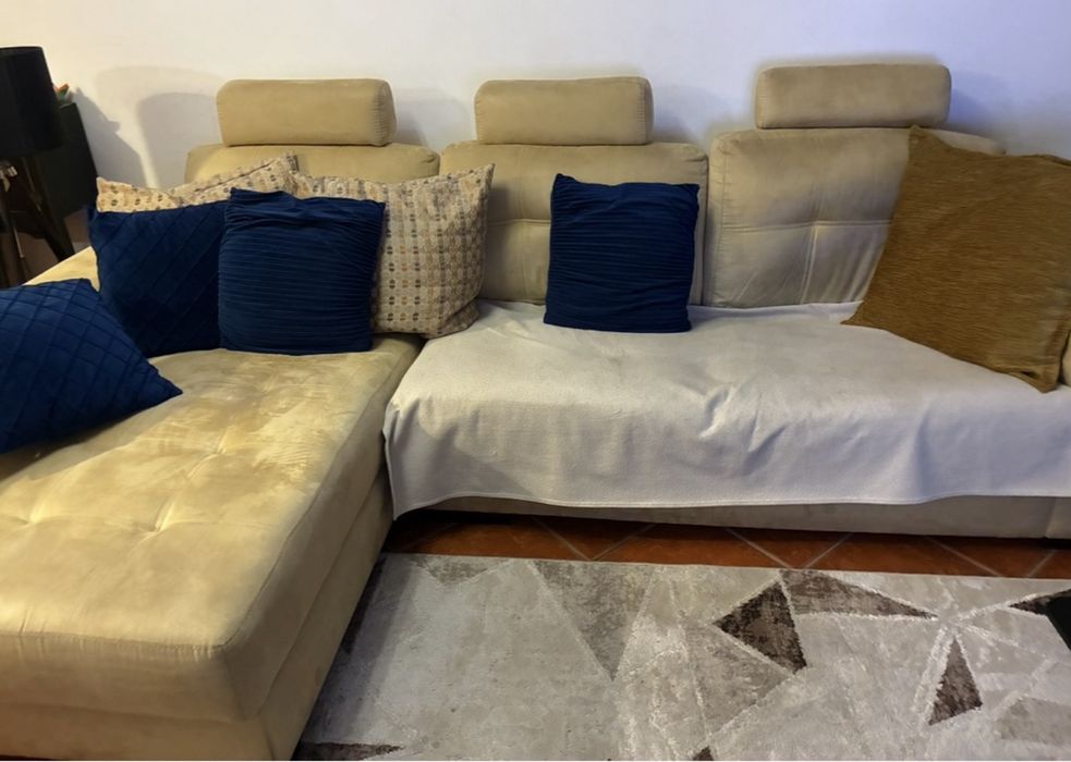 Sofá com chaise-long