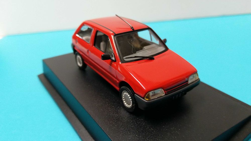 Citroen AX 1.0 E (1987) - Miniatura escala 1/43 da Universal Hobbies