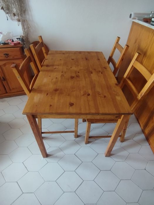 Mesa  e 4 cadeiras