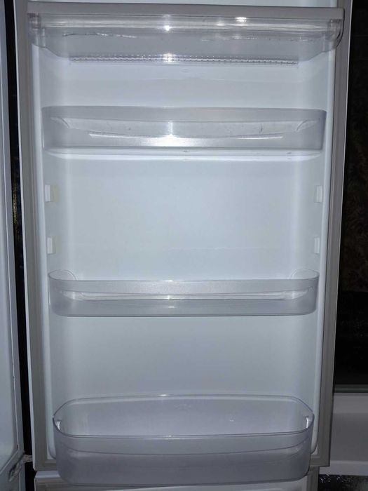 Холодильник бу Аристон