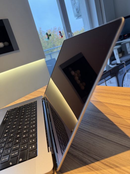 Apple MacBook pro M1 pro 92% bateria