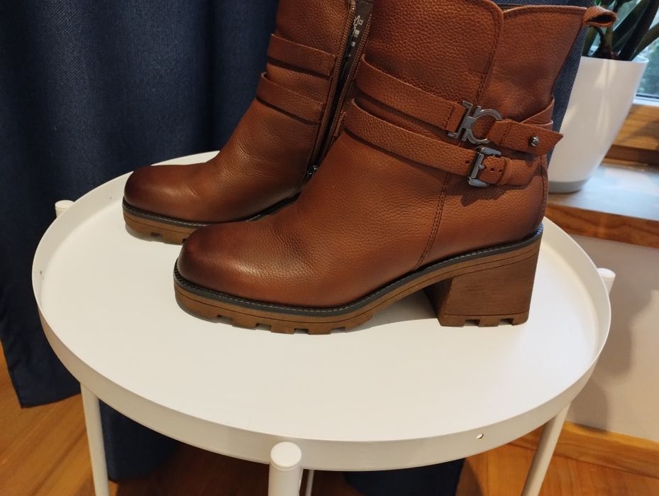 Kasztanowo - rude skórzane botki Caprice