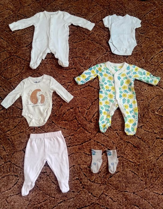 Продам набори одягу для недоношених діток ..