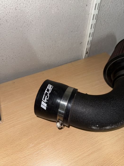 Parte inferior Intake CTS turbo c/ filtro cónico