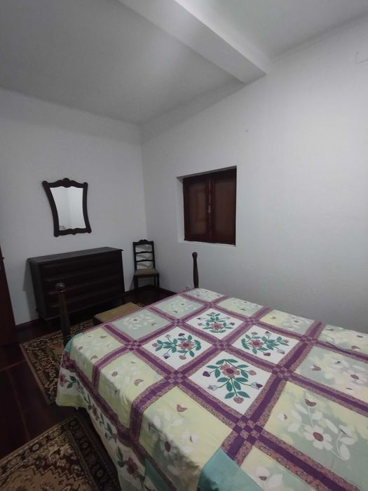 Arrendo moradia com 2 quartos