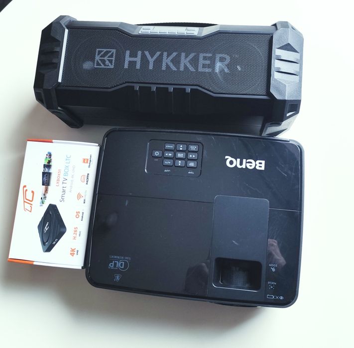 projektor 3D Benq 2700  lumenów z głosnikiem i z androidem przystawką