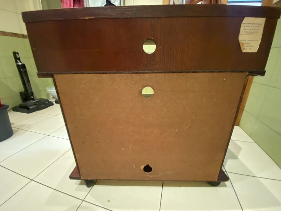 Szafka pod telewozor