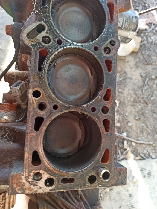 Блок цилиндров lacetti F16D3 с поршнями