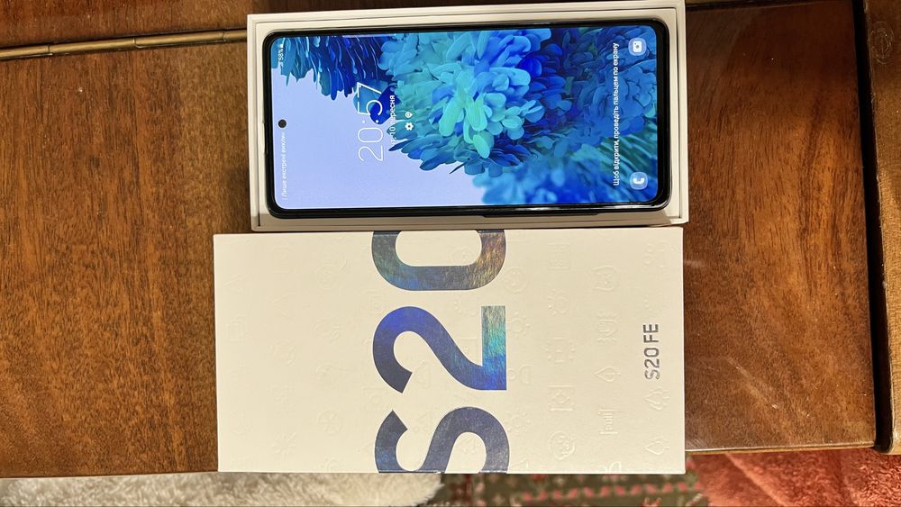 Продам телефон Samsung Galaxy S20fe