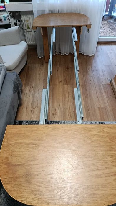 Stól rozsuwany 80 x 90 z możliwością powiększenia do 237 cm.