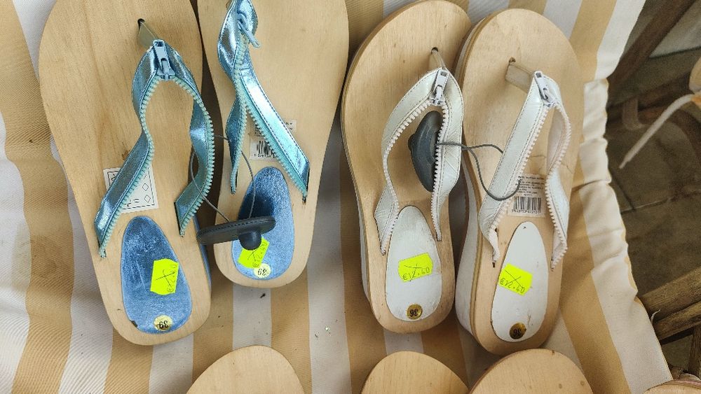 Chinelos dedo novos vários cores