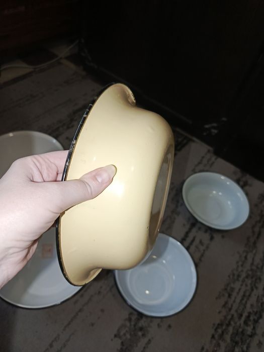 Новые эмалированные миски