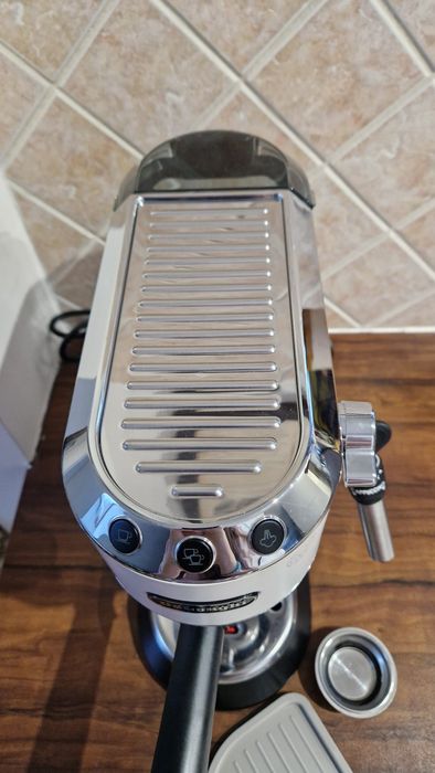 Ekspres kolbowy DeLonghi.  Używany w idealnym stanie.