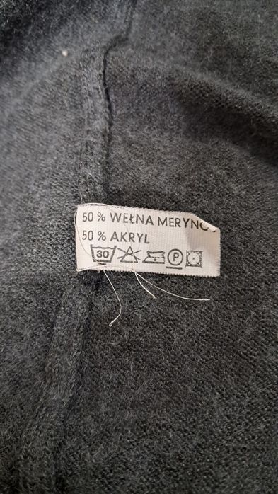 klasyczny ciemnoszary sweterek kardigan