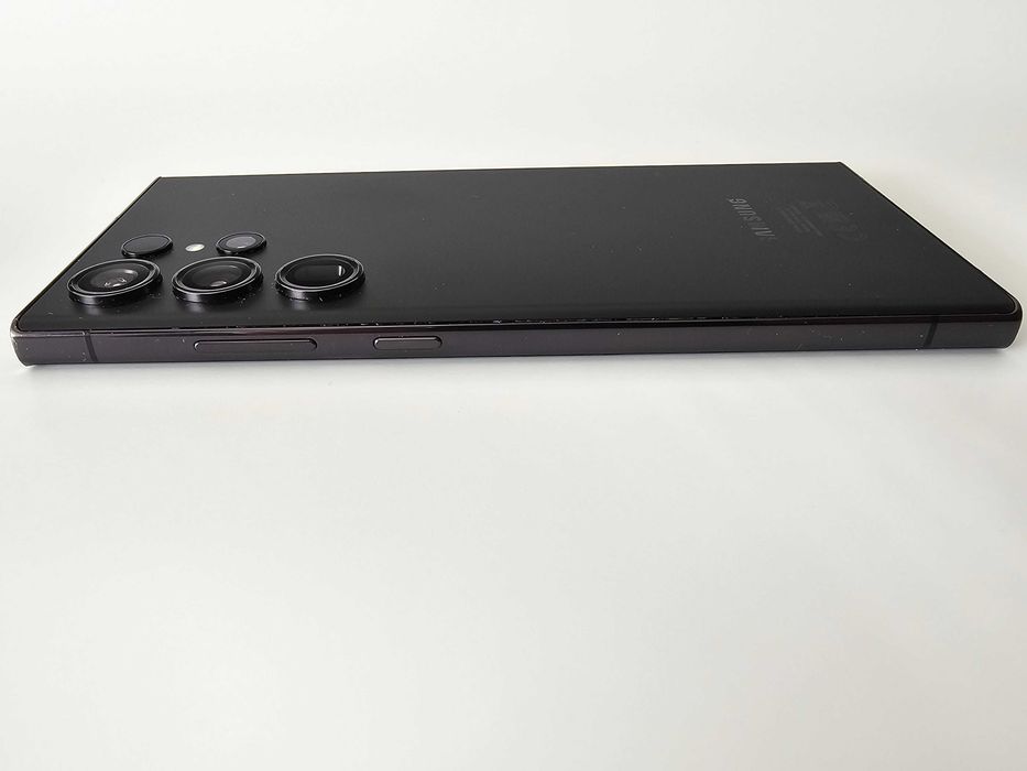 Samsung S23 Ultra 12/512gb. Muito bom.