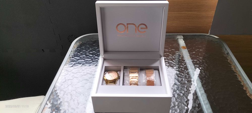 Relógio ONE com caixa de Madeira e 3 Braceletes