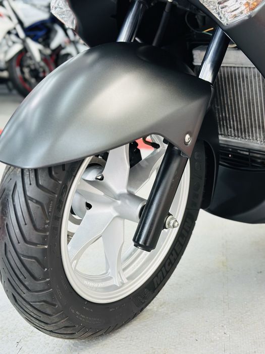 скутер Suzuki Burgman 200 в оригіналі тільки з Японії є доставка