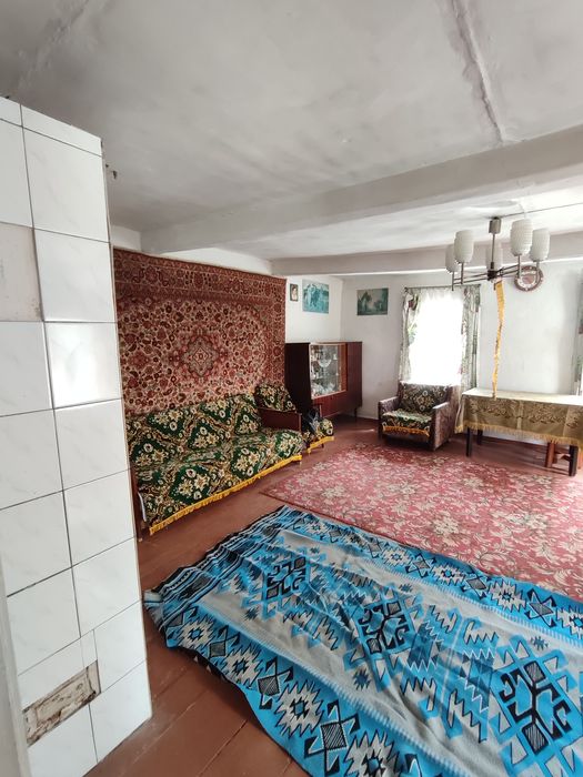 Продам пів будинку та 10 соток землі в Лазарівці