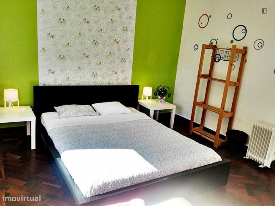 Quarto - localizado em Carcavelos Lisbon