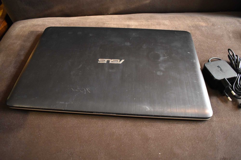 Laptop Asus x540s.