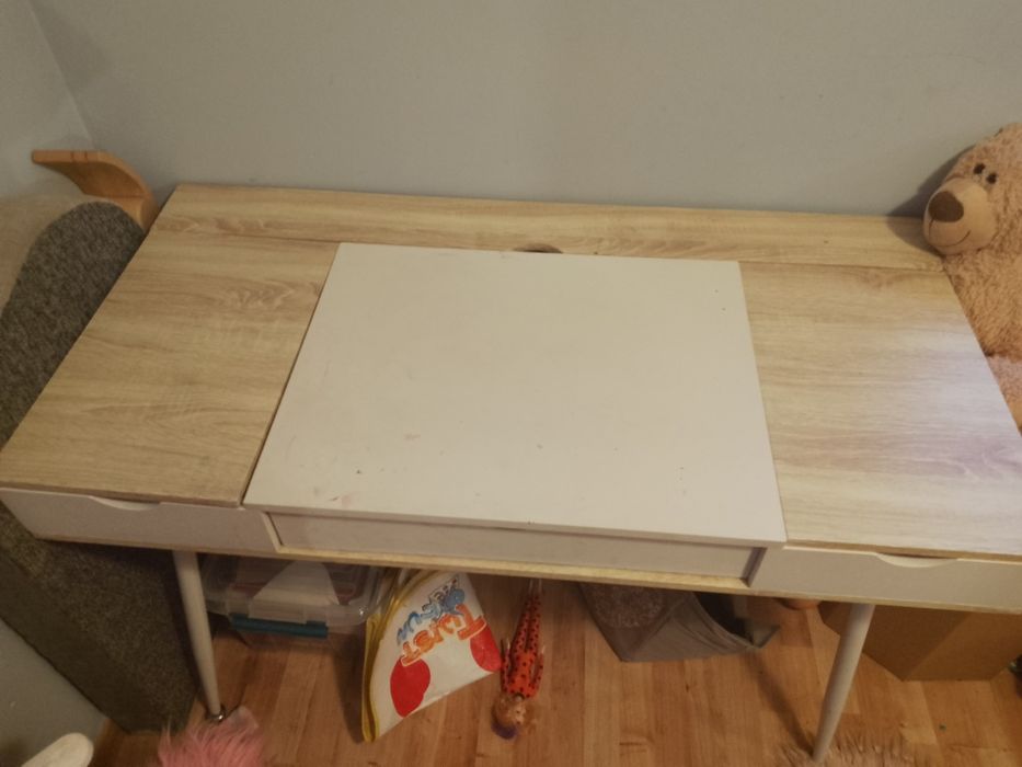 Pojemne biurko z szufladą