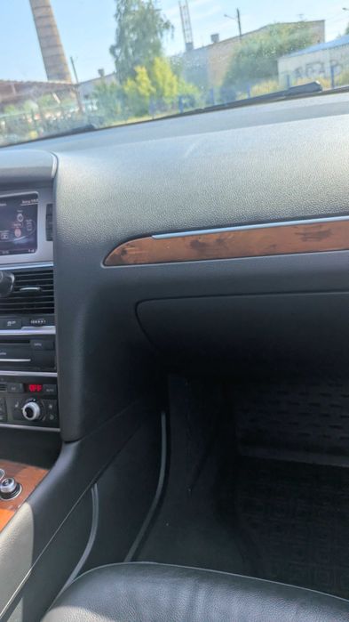 Продам  Audi Q7.