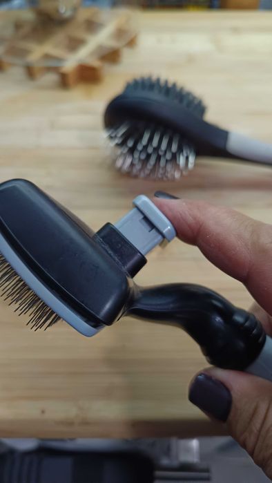 Escova amovível para pentear cão ou gato