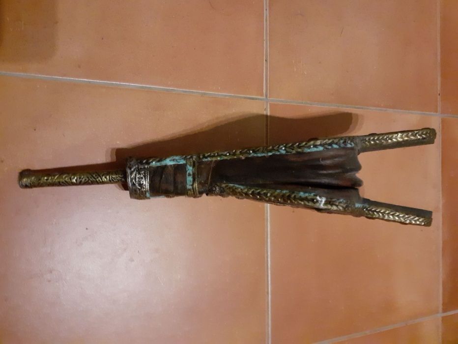 Fole alentejano - metal, madeira e pele