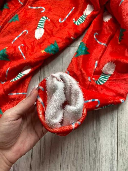 Kombinezon ocieplany onesie Mystersheep - czerwony w choinki