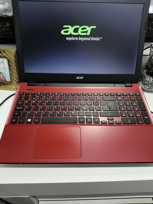 Vendo 2 portáteis marca Acer vermelho e um preto bem estimados como  n