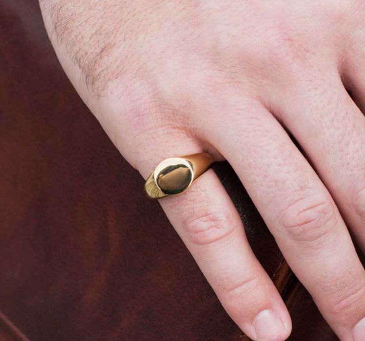 Anel homem signet dourado NOVO (2 tamanhos disponíveis)