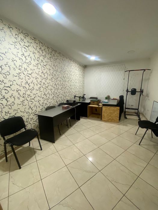 Продам комерційне приміщення в центрі