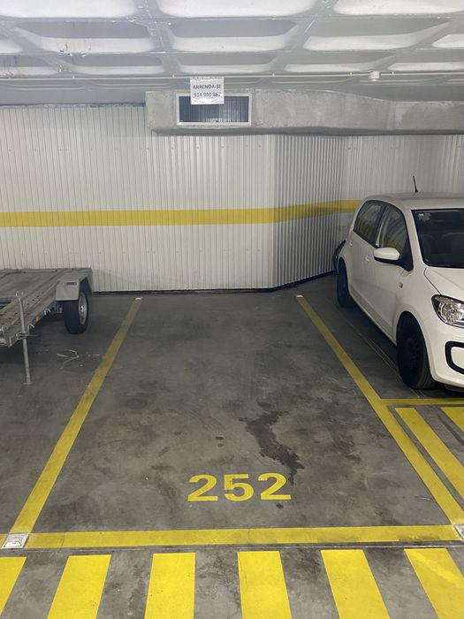 Estacionamento (s)